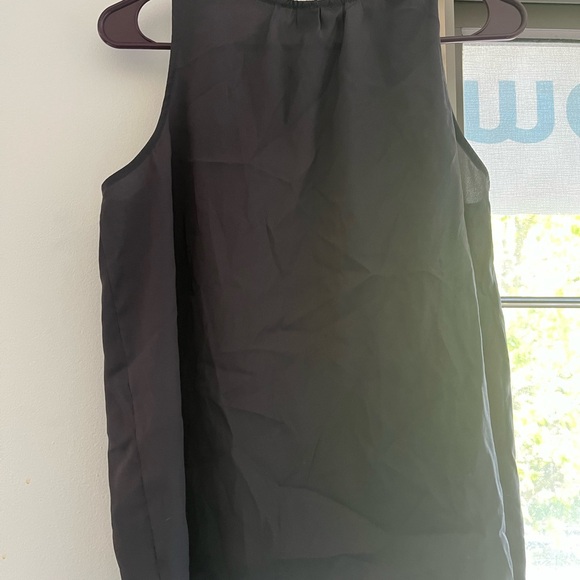 Gray Sleeveless Ruffle Top - Picture 3 of 3